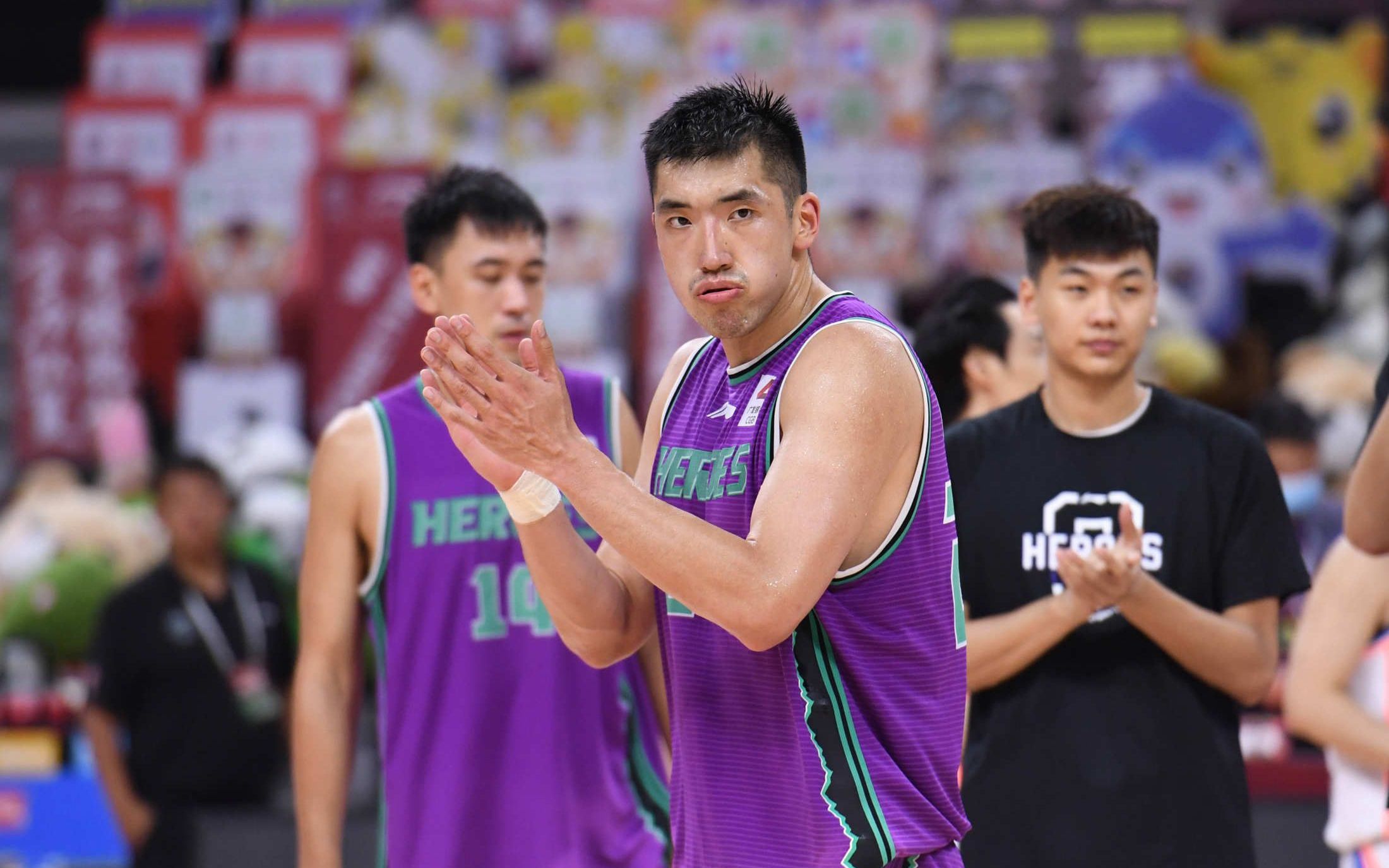 星空体育-山东男篮严格训练备战，全队士气高涨