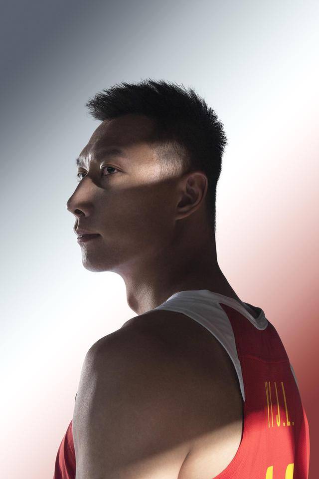 星空体育-亚洲篮坛巨星，易建联在深圳男篮表现抢眼